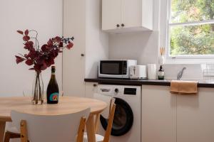 Prime Bondi 2BR Walk to Beach & Junction