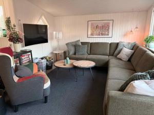 Beautiful Summer House For 8 People And 2 Dogs