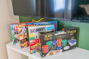 Central Location Pool Gym Balcony Parking Washer and Dryer