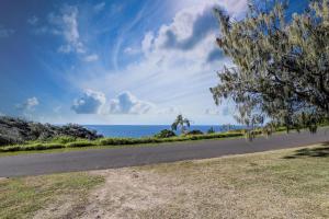 Endeavour – Coastal Serenity in 1770, 2BDR for 7 Guests, Ocean Lookout, Quiet Getaway for FamiliesGroups