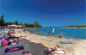 2 Bedroom Awesome Apartment In Punat