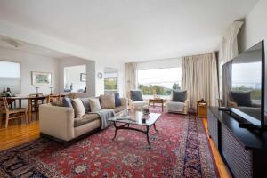 Water & Downtown Views Close to beach Villa