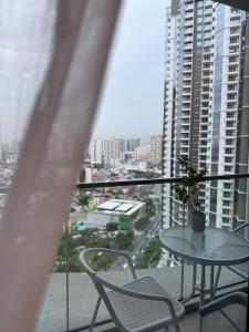 Uptown Parksuites Sun scenic city escape 22T