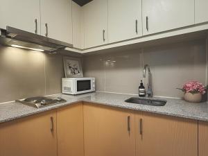 Uptown Parksuites Sun scenic city escape 22T