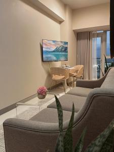 Uptown Parksuites Sun scenic city escape 22T