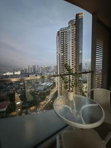 Uptown Parksuites Sun scenic city escape 22T