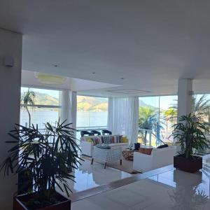Mansão luxuosa beira-mar, Caieira