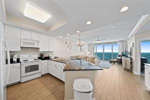 San Carlos 1207 by Youngs Suncoast