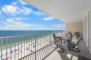 San Carlos 1404 by Youngs Suncoast