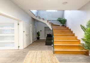 Agar Villa Two Bedroom Home with Garden & Hot Tub