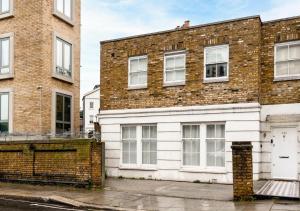 Agar Villa Two Bedroom Home with Garden & Hot Tub