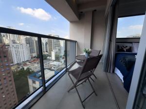 High-Floor Studio with Balcony, City View, Rooftop Pool & Gym near Paulista Ave