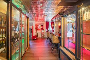 Modern PHX Unit Near DT Airport with Balcony