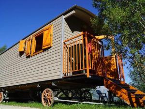 Roulotte cosy pour 3 personnes à Saint-Sorlin-dArves - API-1-52-1477