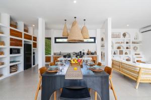 Villa Sukha - Spacious 3BR Villa with Private Pool & Rooftop in Tumbak Bayuh