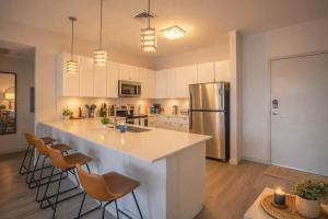 Central PHX with Pool Gym Parking WD Walkable