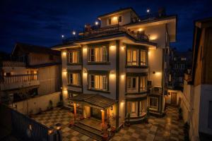 Mountain Nest A Boutique Stay Near Dal Lake, Srinagar