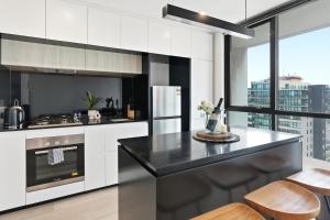 Luxe Skyline City Views 2BR next to Crown Casino & Secured Free Parking on premises