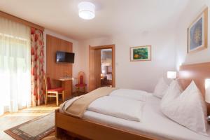 Family Room with Balcony (2 Adults + 2 Children) room in Alpenhotel Badmeister