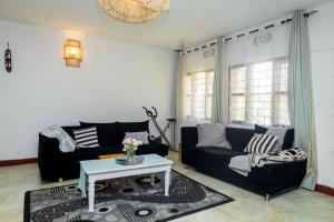 The Manor Garden House - Arusha Eight-Minute City Stay