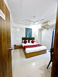 Hotel the grand pritam