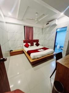 Hotel the grand pritam