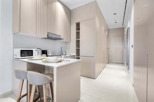 Free housekeeping visits during your stay - StayShort - Peaceful Studio with Beautiful Palm Views that Sleeps 2