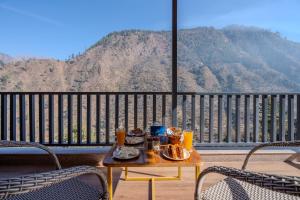 SaffronStays The Tirthan House - Terrace View