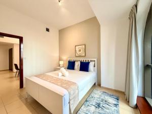 Brand-New 4BR on JBR Beach Near metro, mall By Sunkissed Holiday Homes