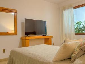 Oceanfront Bliss: Beachside Condo Retreat