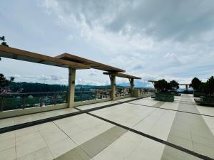 DMCI Bristle Ridge Condominium Unit 404 2bedrooms 5guests