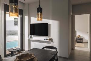 KEFI Paleros - Modern apartment with mini pool in the heart of Paleros