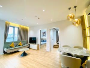 Luxury Apartment Near The Airport 4