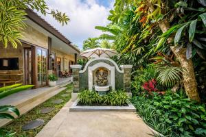 Nyaman Villa 3 - Relaxing Stay with Pool and Garden