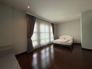 Luxury two-story house near Suvarnabhumi Airport 10 minutes away