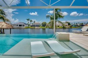 CoralVilla Masterpiece - luxurious, design villa, large infinity pool, spa, boat dock