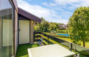 2 Bedroom Beautiful Apartment In Cadzand