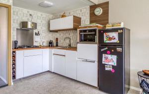 2 Bedroom Beautiful Apartment In Cadzand