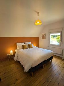 Le Relais de lÉcluse - nature lodge on an island