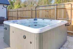 Foxglove House & Hot Tub Stansted Airport