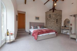 Luxury Barn - Hot Tub, Views, Stunning Location! - Pass the Keys