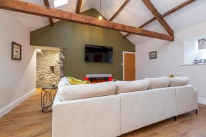 Luxury Barn - Hot Tub, Views, Stunning Location! - Pass the Keys