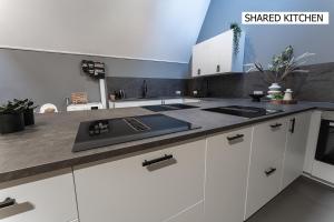 Suite w fast wifi and kitchen acces Weaving Mill