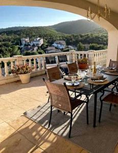 Villa soleil - Vue mer et montagne - Piscine privée, tennis, accès plage à pied