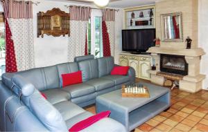 Lovely Home In Boulbon