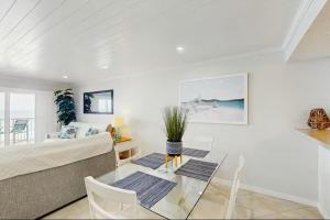 Point East 302 -Just Beachy