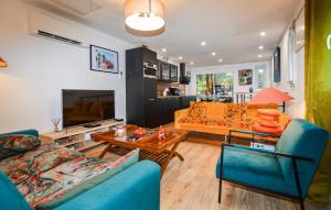 Awesome Home In Vero With Private Swimming Pool, Can Be Inside Or Outside