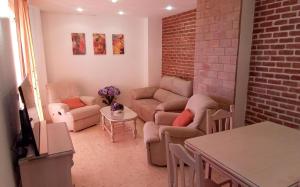 Los Naranjos Solo Familias