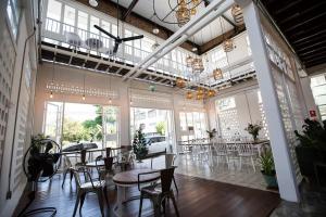 Memmoth Cafe & Hostel in Lampang