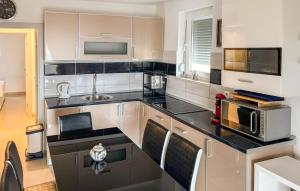 2 Bedroom Gorgeous Apartment In Novi Vinodolski